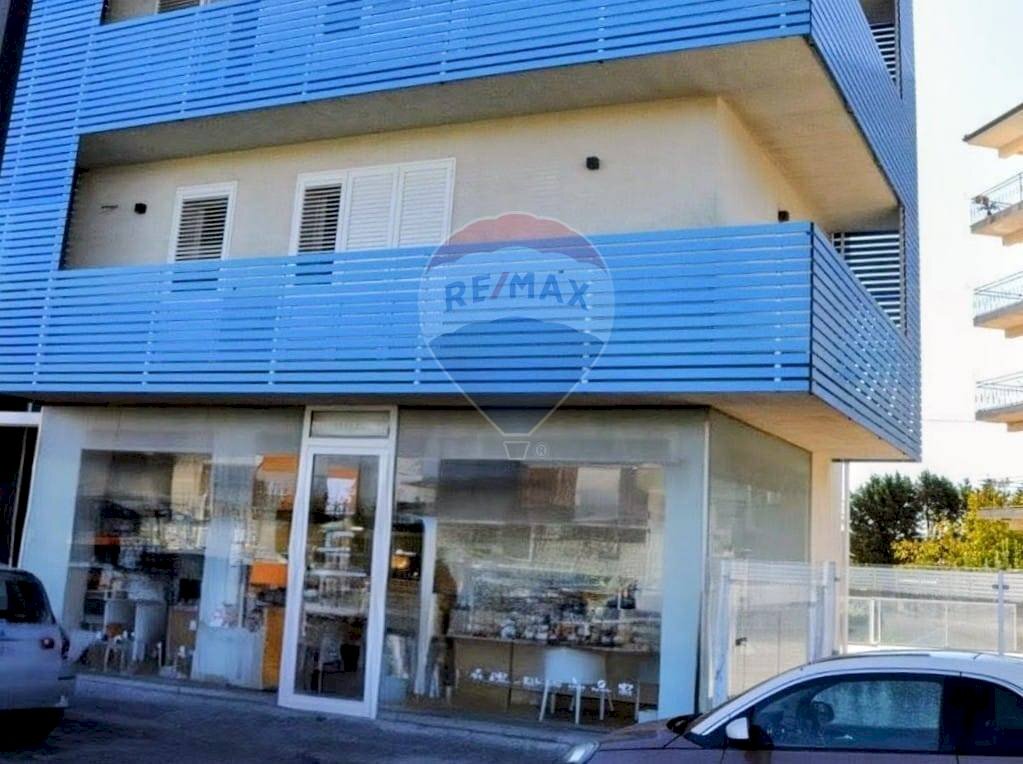 Edificio all\'aperto - Locale Commerciale VIALE EUROPA
 
449, Ragusa - foto 1