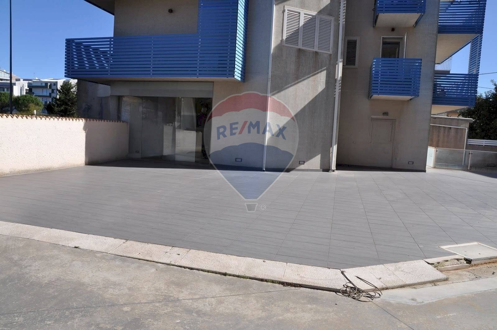 Edificio all\'aperto - Locale Commerciale VIALE EUROPA
 
449, Ragusa - foto 3