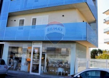 Edificio all\'aperto - Locale Commerciale VIALE EUROPA
 
449, Ragusa - foto 1