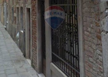 Edificio all\'aperto - Negozio Calle Castello - Ancore
 
1069, Venezia - foto 1
