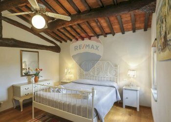 Camera / camera da letto - Villa Localita' Campodori
 
snc, Pescaglia - foto 13