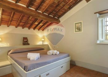 Camera / camera da letto - Villa Localita' Campodori
 
snc, Pescaglia - foto 22