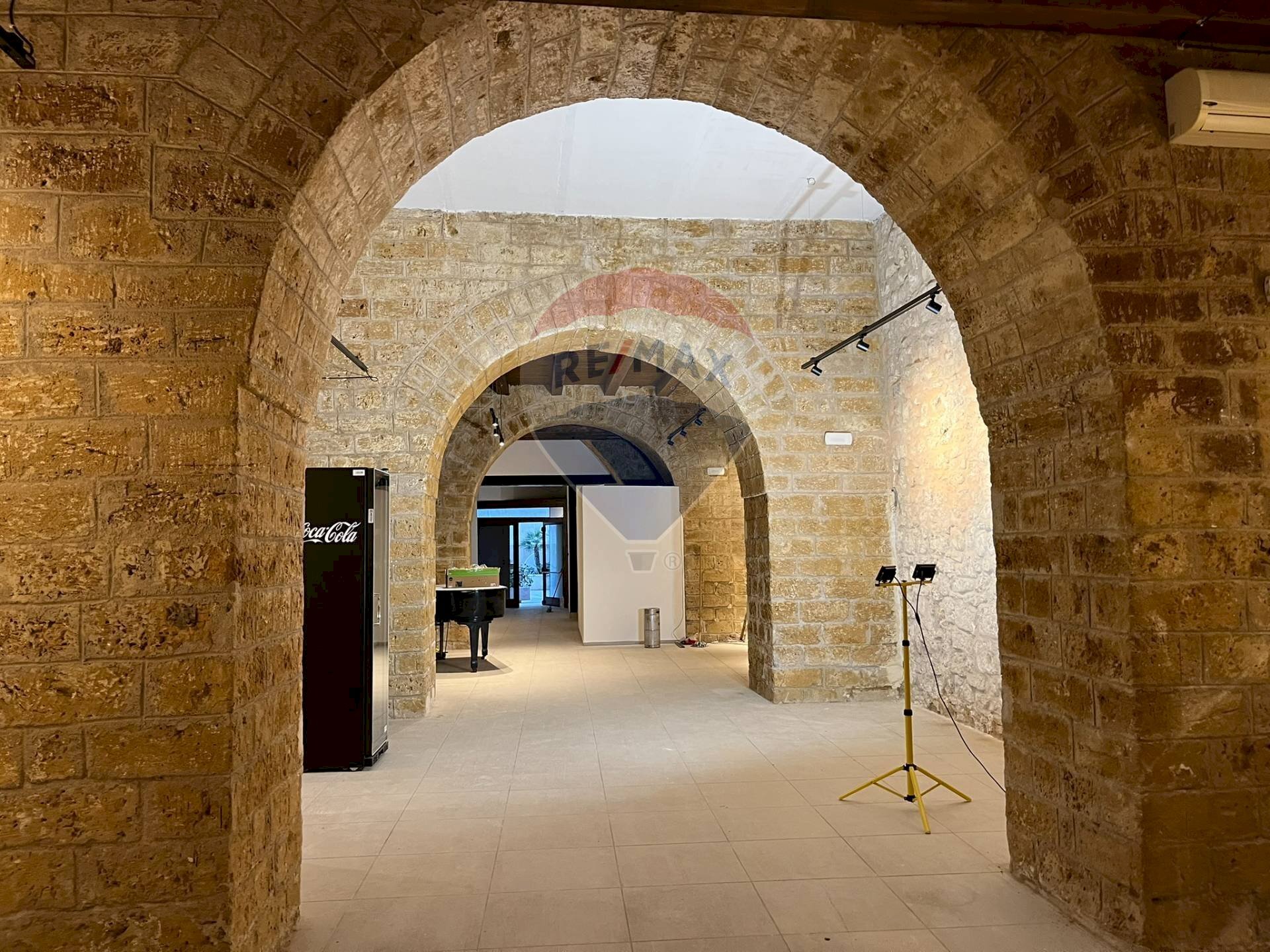 Cantina - Commercial Premises Via Re Manfredi
8, Bari - photo 2