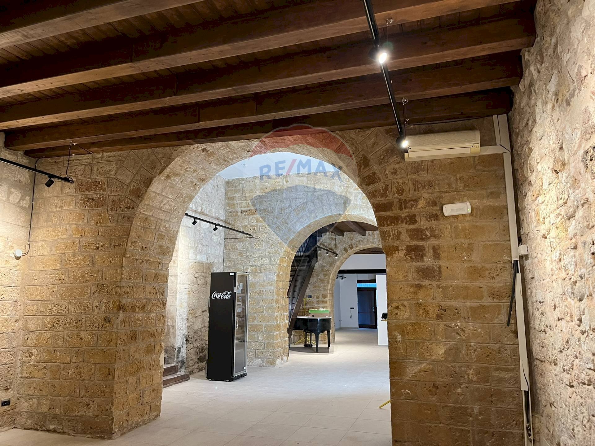 Edificio all\'aperto - Commercial Premises Via Re Manfredi
8, Bari - photo 3