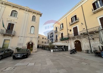 Edificio all\'aperto - Locale Commerciale Via Re Manfredi
 
8, Bari - foto 1