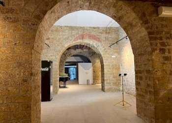 Cantina - Locale Commerciale Via Re Manfredi
 
8, Bari - foto 2