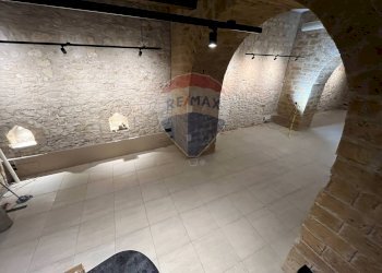 Stanza vuota - Locale Commerciale Via Re Manfredi
 
8, Bari - foto 11