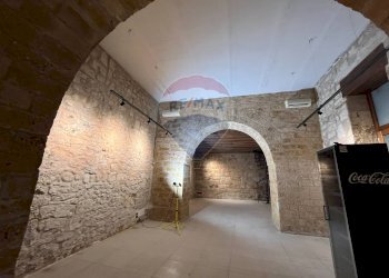 Stanza vuota - Locale Commerciale Via Re Manfredi
 
8, Bari - foto 12