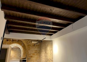 Dettagli - Locale Commerciale Via Re Manfredi
 
8, Bari - foto 15