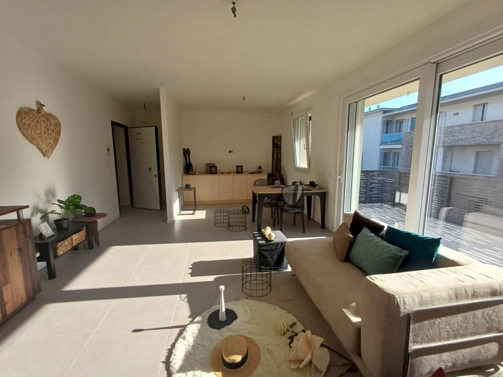 Salone - Attic via Cimabue, Carpi - photo 1