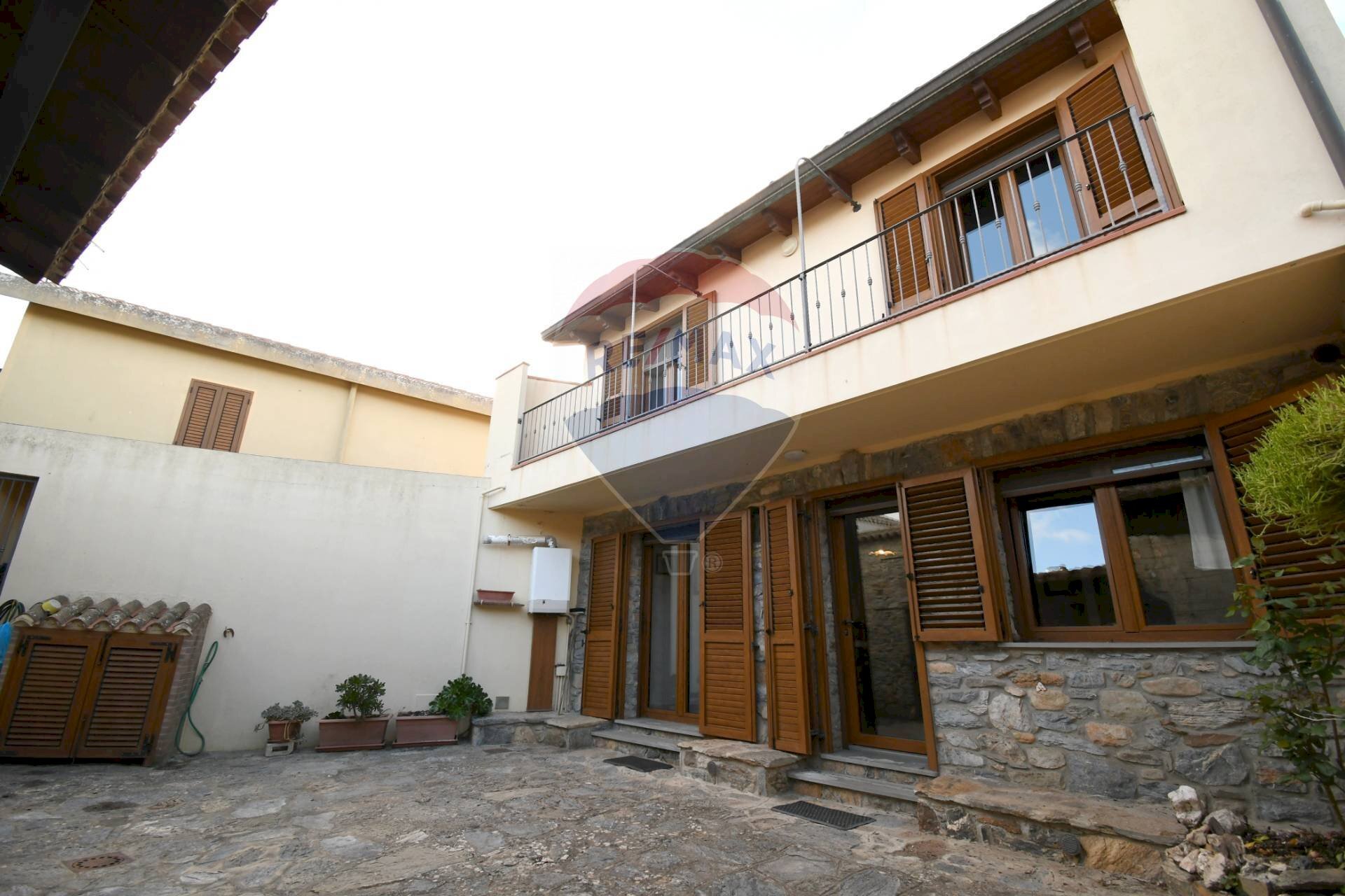 Edificio all\'aperto - Casa indipendente Vico I Dante Alighieri
 
8, Villasalto - foto 3