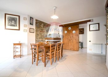 Sala da pranzo - Casa indipendente Vico I Dante Alighieri
 
8, Villasalto - foto 6