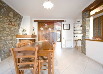 Sala da pranzo - Casa indipendente Vico I Dante Alighieri
 
8, Villasalto - foto 7