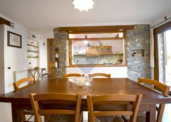 Sala da pranzo - Casa indipendente Vico I Dante Alighieri
 
8, Villasalto - foto 9