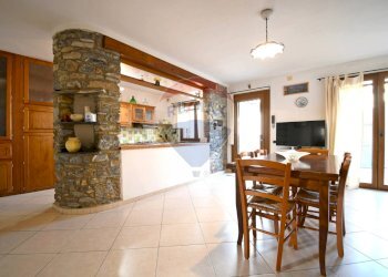 Sala da pranzo - Casa indipendente Vico I Dante Alighieri
 
8, Villasalto - foto 10