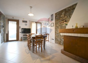 Sala da pranzo - Casa indipendente Vico I Dante Alighieri
 
8, Villasalto - foto 11