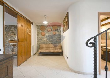 Hall / corridoio - Casa indipendente Vico I Dante Alighieri
 
8, Villasalto - foto 15