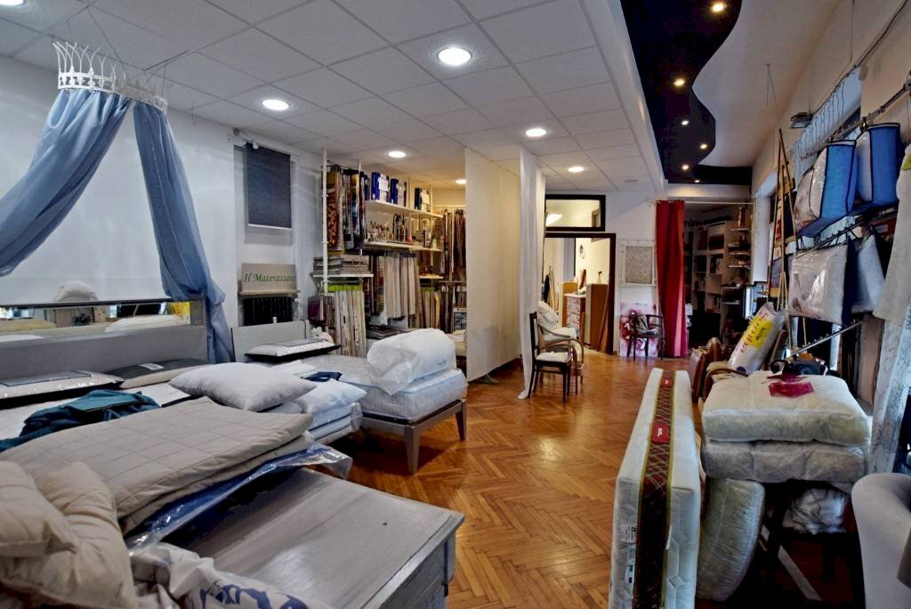 Interno non residenziale - Negozio via Ortigara, 1/b, Mondovì - foto 3