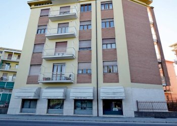 Facciata - Negozio via Ortigara, 1/b, Mondovì - foto 1