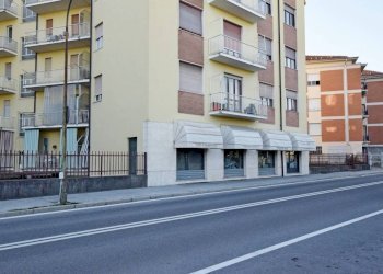 Facciata - Negozio via Ortigara, 1/b, Mondovì - foto 13