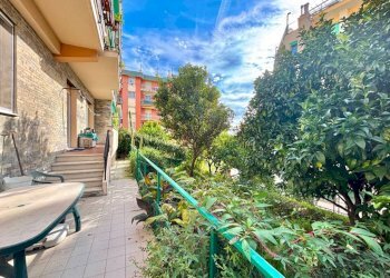 Giardino - Trilocale via Alberto Guglielmotti, Genova (zona Pegli) - foto 1