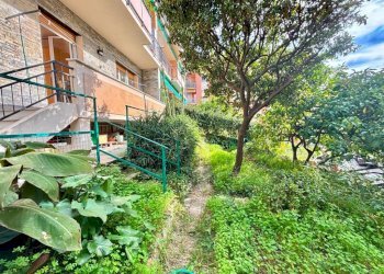 Giardino - Trilocale via Alberto Guglielmotti, Genova (zona Pegli) - foto 2