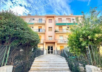 Facciata - Trilocale via Alberto Guglielmotti, Genova (zona Pegli) - foto 3