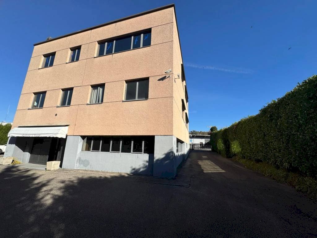 Facciata - Ufficio via Baraggia, 15, Cunardo - foto 2