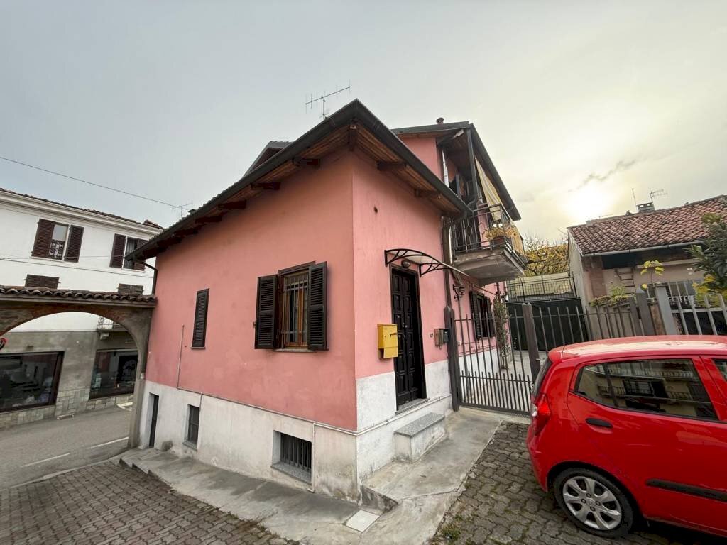 Facciata - Villa via Vittorio Veneto, 15, Gassino Torinese - foto 2