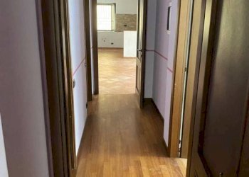 Corridoio - Four-room apartment via Luigi Salvatore Cherubini, 81, Torino (neighborhood Barriera Milano) - photo 25