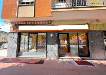 Facciata - Shop via Cesare Battisti, 109, Caraglio - photo 1