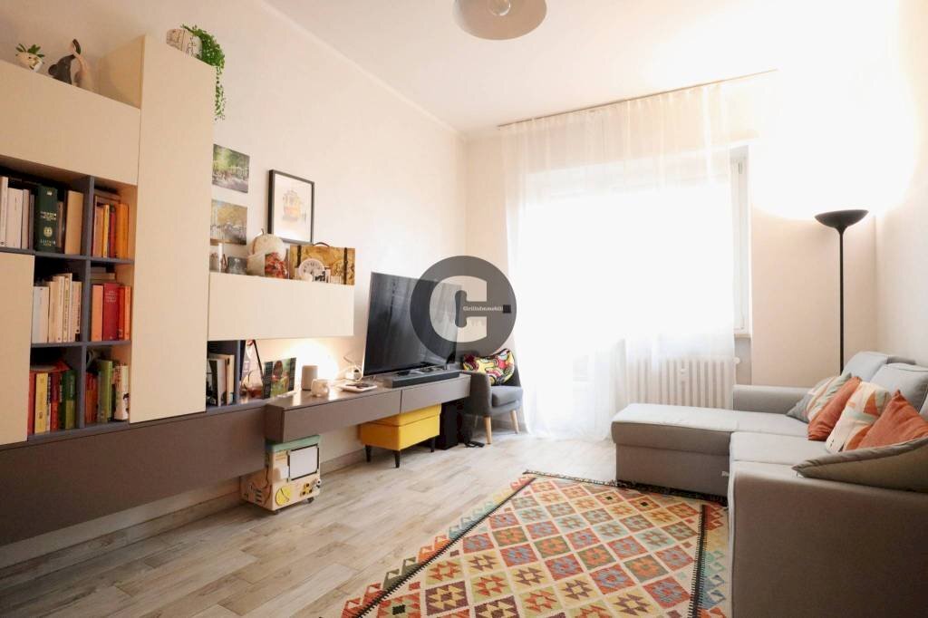 Soggiorno - Trilocale piazza Enrico Toti, 15, Torino (zona Vanchiglietta) - foto 1