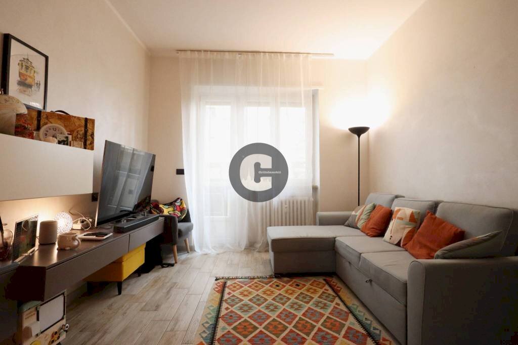 Soggiorno - Trilocale piazza Enrico Toti, 15, Torino (zona Vanchiglietta) - foto 2