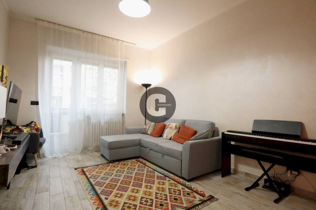 Soggiorno - Trilocale piazza Enrico Toti, 15, Torino (zona Vanchiglietta) - foto 3