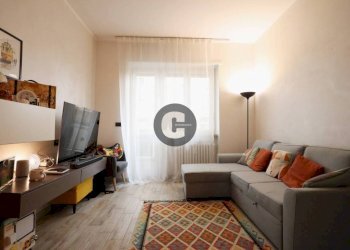 Soggiorno - Trilocale piazza Enrico Toti, 15, Torino (zona Vanchiglietta) - foto 2