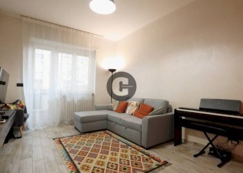 Soggiorno - Three-room apartment piazza Enrico Toti, 15, Torino (neighborhood Vanchiglietta) - photo 3