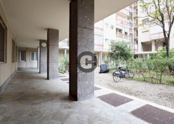 Interno palazzo - Three-room apartment piazza Enrico Toti, 15, Torino (neighborhood Vanchiglietta) - photo 32