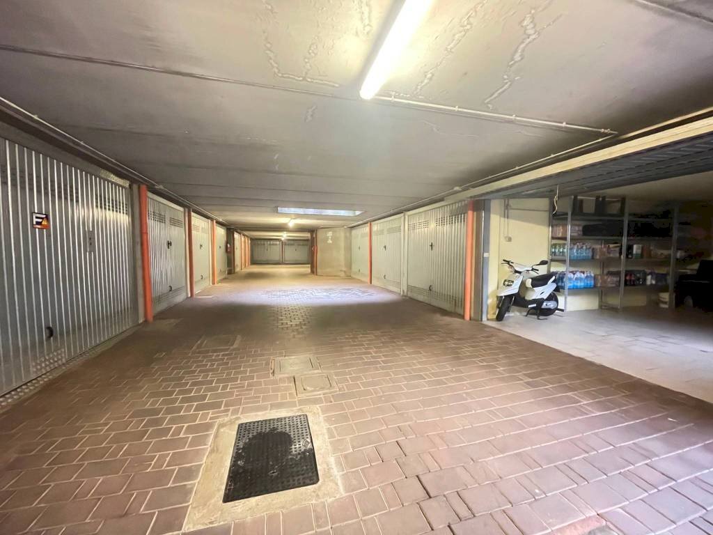 Box auto - Box via A. De Azzi Lanfranconi, 21, Bernareggio - foto 1