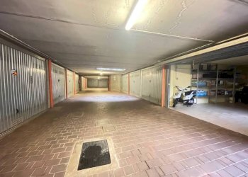 Box auto - Box via A. De Azzi Lanfranconi, 21, Bernareggio - foto 1