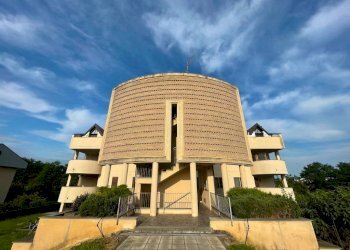 Facciata - Box via A. De Azzi Lanfranconi, 21, Bernareggio - foto 4