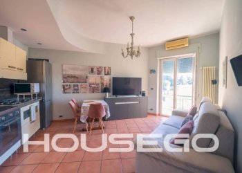 Salone - Trilocale via Sant'Alberto, 34, Genova (zona Sestri Ponente) - foto 1