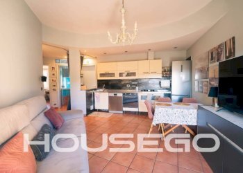 Salone - Trilocale via Sant'Alberto, 34, Genova (zona Sestri Ponente) - foto 2