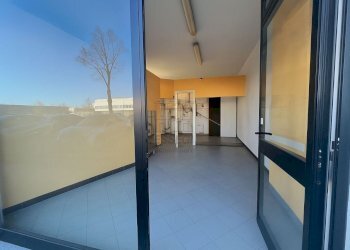 fondo artigianle affittasi Lucca in zona di forte - Locale Commerciale Viale giacomo puccini 1813, Lucca - foto 1