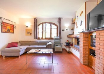 1329764-2dhalg39p4m.jpg - Villa a Schiera Via Piagola 24, Massa - foto 2