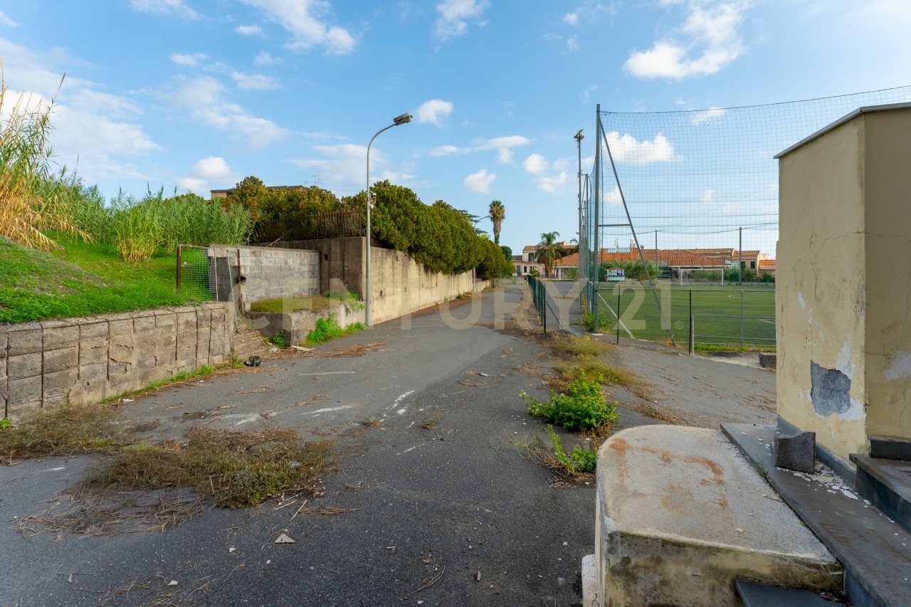 Piazza delle Scuole (3).jpg - Show room Via delle Scuole 1, Aci Castello - foto 3