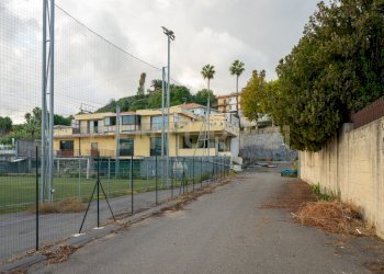 Piazza delle Scuole (2).jpg - Show room Via delle Scuole 1, Aci Castello - foto 1