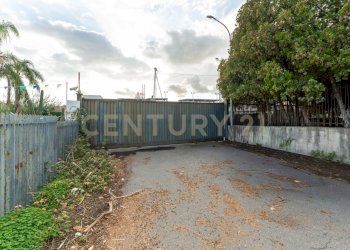 Piazza delle Scuole (1).jpg - Show room Via delle Scuole 1, Aci Castello - foto 2
