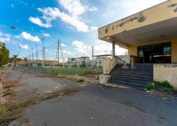 Piazza delle Scuole (4).jpg - Show room Via delle Scuole 1, Aci Castello - foto 4