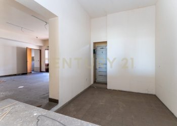 Piazza delle Scuole (24).jpg - Show room Via delle Scuole 1, Aci Castello - foto 16