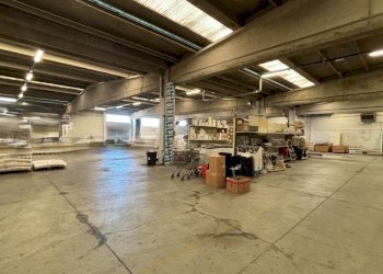 WhatsApp Image 2024-09-19 at 16.15.09 (2).jpeg - Locale Commerciale Via Giovanni Scazzola 74, Alessandria - foto 1